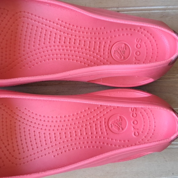 Crocs Pink Coral Lightweight Flexible Washable Feminine Ballet Slip On Flats - Picture 3 of 9